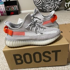 Yeezy boost 350v2 Tail light